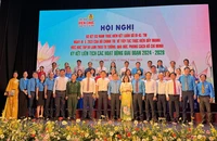 Chương trình ‘Cùng ngư dân thắp sáng đèn trên biển' được vinh danh là công trình thi đua