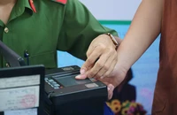 Công an TP.HCM hướng dẫn người nước ngoài đăng ký tài khoản định danh điện tử VNeID