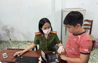 Ông bà có được dẫn cháu đi làm căn cước không?