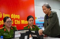 Bắt đầu cấp căn cước, tài khoản định danh điện tử tại ga Bến Thành, Metro số 1