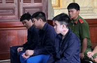 3 bị cáo lãnh án vì làm tiền giả và tàng trữ trái phép vũ khí quân dụng