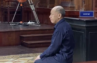 Giả gái để cướp giật điện thoại của du khách nước ngoài