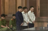 Nhóm người đăng ảnh khỏa thân để đòi nợ lãnh án