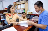 Biển số xe, cà vẹt xe bị lũ cuốn trôi: Làm sao để được cấp lại?