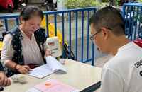 Chiến dịch 90 ngày chuẩn hóa dữ liệu đất đai: ‘Đi từng ngõ, gõ từng nhà’ thu thập thông tin sổ hồng