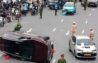 Tài xế trong vụ lật ô tô ở Hà Nội đối diện trách nhiệm pháp lý nào?