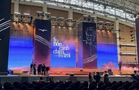 Show ‘Về đây bốn cánh chim trời’ hoãn gấp: Khán giả có được bồi thường?