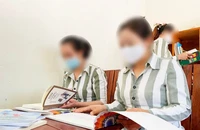 Phạm nhân mang tiền, điện thoại vào trại giam, xử lý sao?