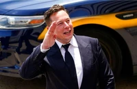Tỉ phú Elon Musk bán gần 9,6 triệu cổ phiếu Tesla thu 8,5 tỉ USD, gom tiền mua Twitter 