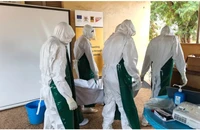Nỗi lo Ebola lan đến châu Âu và châu Mỹ