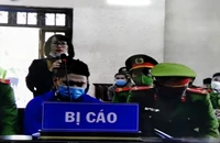 Vợ phủ nhận tham gia đốt xác nạn nhân, chồng khai vợ phụ giúp