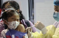 Một trẻ em được tiêm vaccine ngừa COVID-19 tại tỉnh Phúc Kiến, Trung Quốc. Ảnh: AFP 