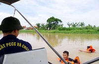 Lật xuồng đánh cá trên sông Dinh, một người đuối nước