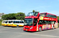 Xe buýt 2 tầng chở du khách miễn phí ven biển Nha Trang