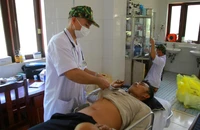Trực thăng đưa ngư dân bị vỡ gan từ Trường Sa vào đất liền điều trị