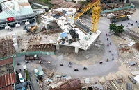 Cô gái thoát chết trong vụ thanh thép công trình rơi trúng đầu là may mắn