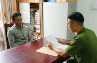 Đập vỡ máy đo nồng độ cồn, cắn CSGT khi bị kiểm tra