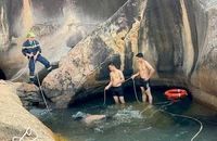 Tìm thấy thi thể nam thiếu niên bị mắc kẹt dưới hốc đá ở Khánh Hòa