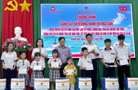 Cảnh sát biển tổ chức cho ngư dân ký cam kết không vi phạm IUU
