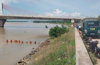 Tìm thấy thi thể thanh niên nhảy cầu An Đông 