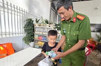 Những phần cơm đến với người dân vùng lũ khi nước vừa rút