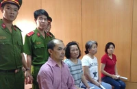 Băng thầy bùa Trung Quốc lừa đảo trị bệnh bằng... phép