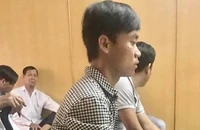 Kết thúc vụ án đi tè quay mặt sang nhà hàng xóm có con gái
