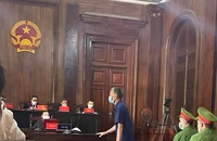 Cựu lãnh đạo doanh nghiệp nhà nước tham ô hầu tòa liên tục