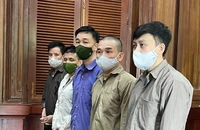 Trùm ma tuý và đồng phạm bật khóc khi tòa tuyên án 
