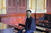 Tự xưng phó khoa một trường đại học rồi làm giả hợp đồng với Apple để lừa đảo