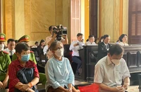 Phiên tòa phải tạm dừng vì kiểm sát viên, luật sư và bị cáo nhập viện 