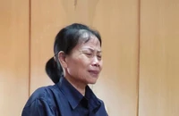 Nữ bị cáo vụ lừa đảo xin tòa trả lại điện thoại dùng để nghe kinh hàng ngày