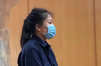 Dọa tung ‘ảnh nóng’ tống tiền người tình ngoại quốc 