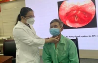 Giật mình khi đang ăn, người đàn ông bị mảnh xương cá diêu hồng cắm vào dây thanh quản