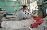 Người phụ nữ 39 tuổi bị choáng tim nặng khi tiêm filler làm đẹp ngực và mặt