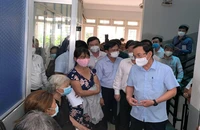 Bí thư Thành ủy TP.HCM trực tiếp kiểm tra tình hình phòng chống dịch sốt xuất huyết