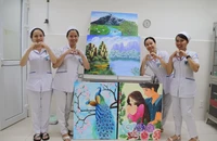 Ngắm bộ tranh trang trí đáng yêu của các nữ hộ sinh Bệnh viện Từ Dũ 