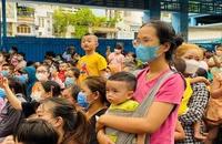 Chùm ảnh bệnh nhi háo hức vui trung thu trong bệnh viện