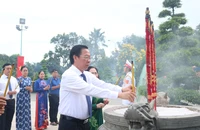 Lãnh đạo TP.HCM dâng hương tại Nghĩa trang liệt sĩ TP.HCM nhân Ngày Thương binh - Liệt sĩ