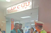CSGT dùng xe chuyên dụng hỗ trợ sản phụ đến bệnh viện 