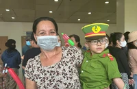 “Một ngày làm chiến sĩ” của các bệnh nhi tại bệnh viện Ung bướu 2