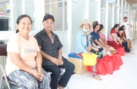 Khám miễn phí, tặng quà 50 gia đình chính sách, khó khăn ở quận 12