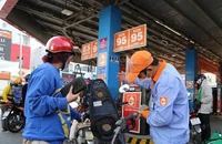 Giá xăng giảm 3.000 đồng: Vẫn còn nhiều việc phải làm 
