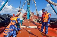 Cảnh sát biển truy bắt nhiều tàu buôn lậu xăng dầu