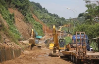 Miền Trung: Khắc phục thiệt hại do lũ, ứng phó với bão số 6 