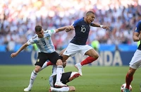 Pháp và Argentina đua nhau thêm sao vào ngực áo 