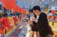Người dân thắt chặt chi tiêu, doanh nghiệp bán lẻ gặp khó 
