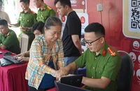 Công an Quảng Nam vào tận TP.HCM làm CCCD cho người dân 