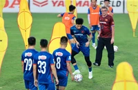 Thầy Troussier và niềm tin vào tân binh 