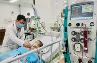 Nhiều ca tay-chân-miệng ở TP.HCM phải thở máy, lọc máu 